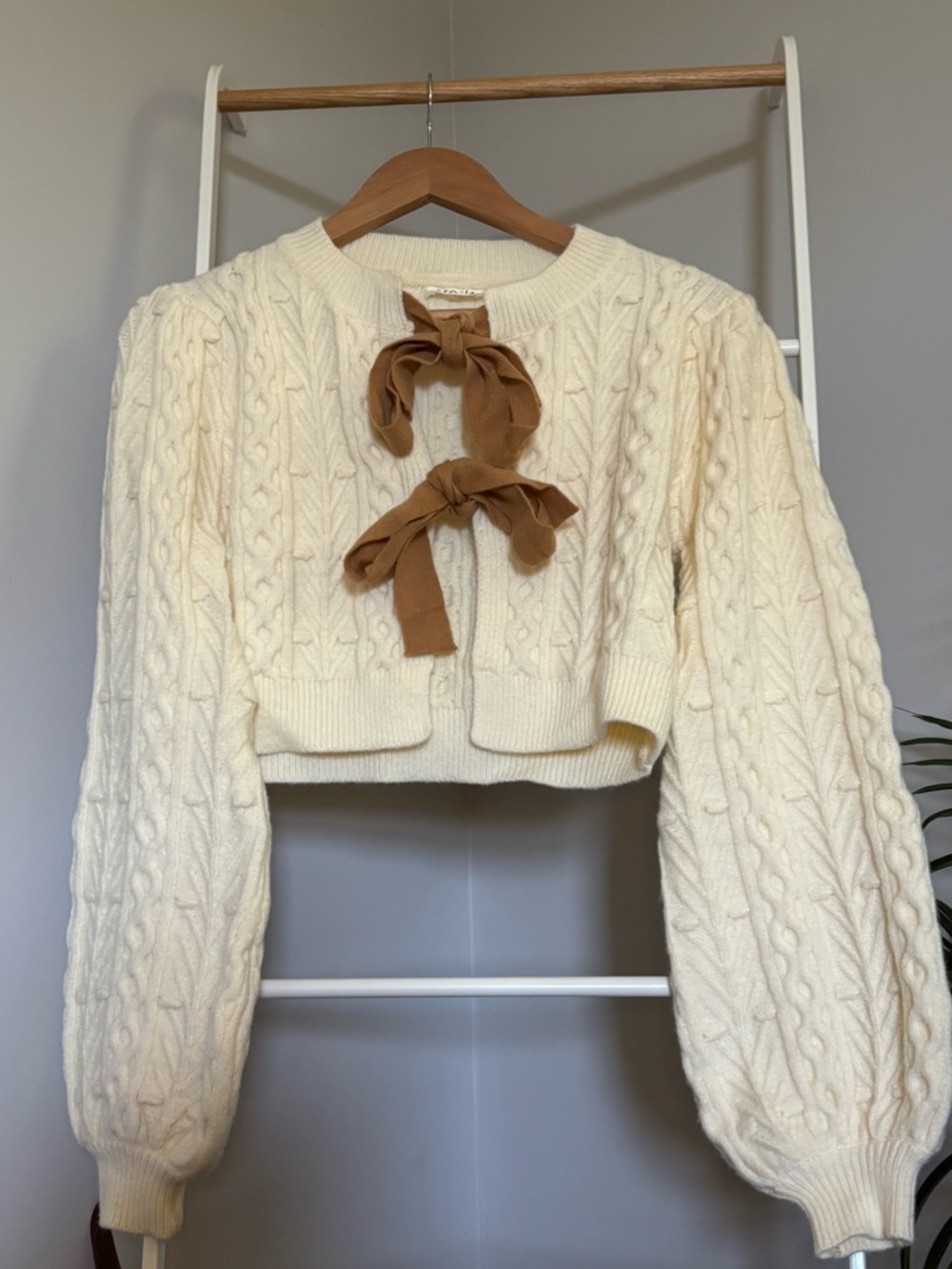 Storia Cream Cable Knit Cropped Cardigan with Brown Bow Ties - Picture 3 of 15